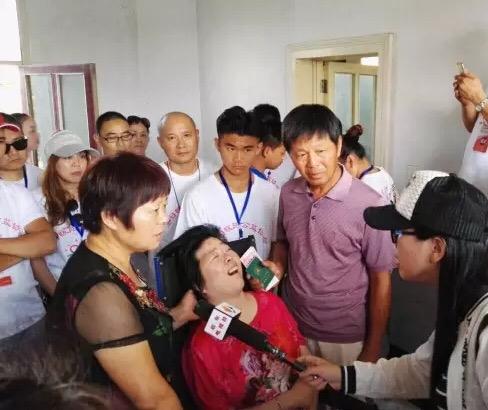 冬日暖阳协会慰问残疾人.jpg